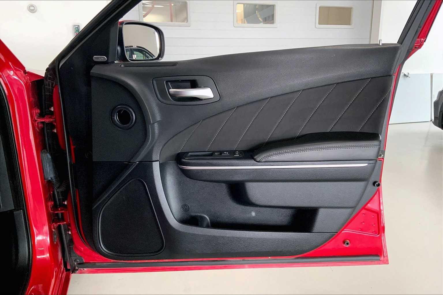 2016 Dodge Charger R/T 26