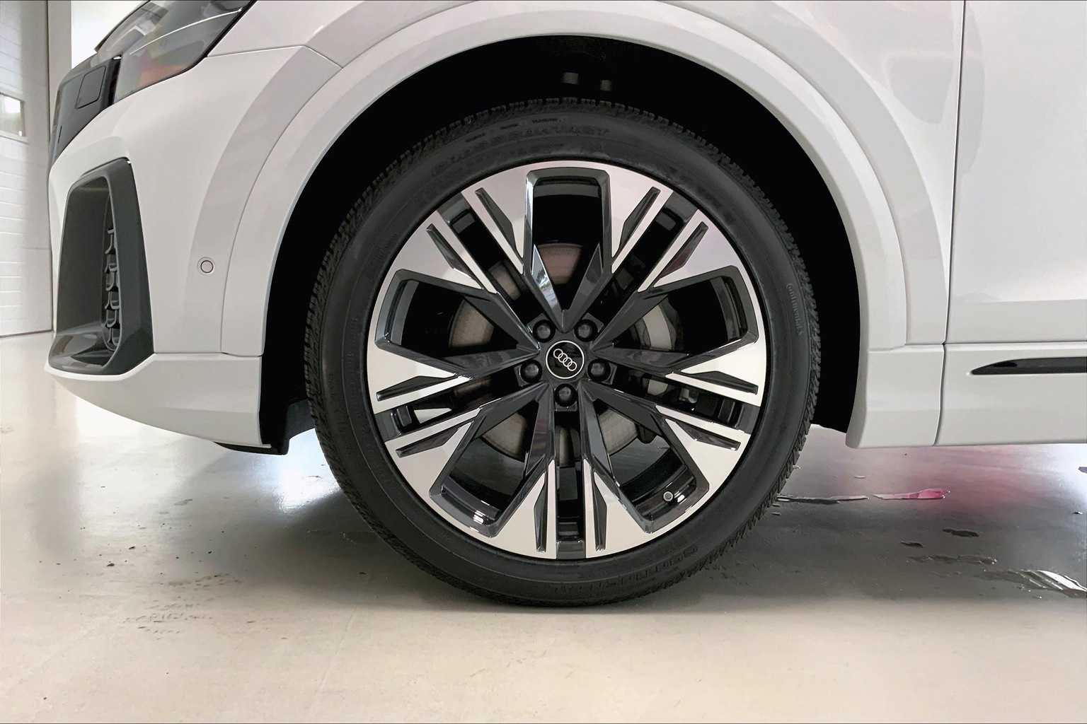 Thumbnail: 2025 Audi Q8 - 8