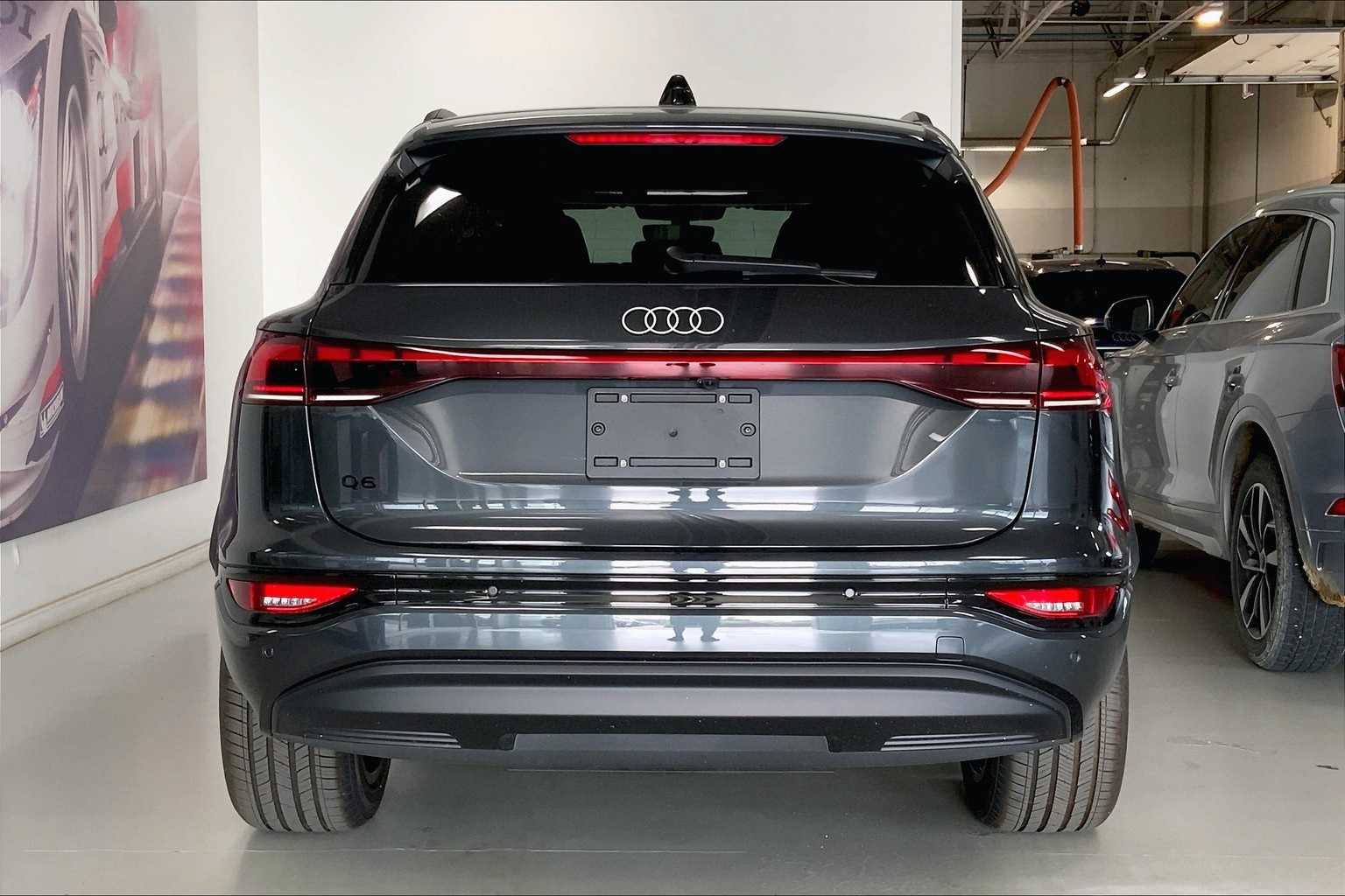 Thumbnail: 2025 Audi Q6 e-tron - 5