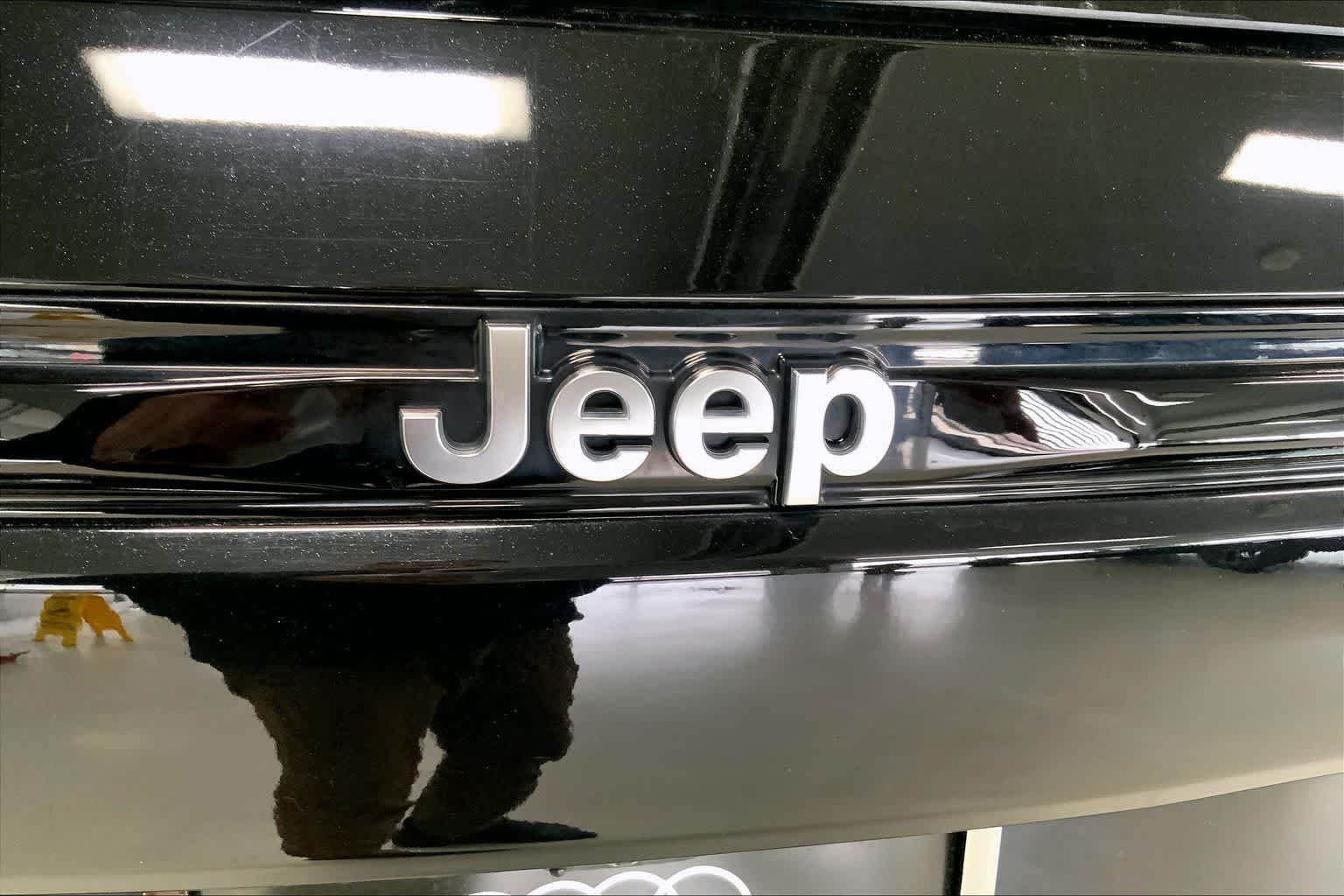 Thumbnail: 2022 Jeep Grand Cherokee - 7