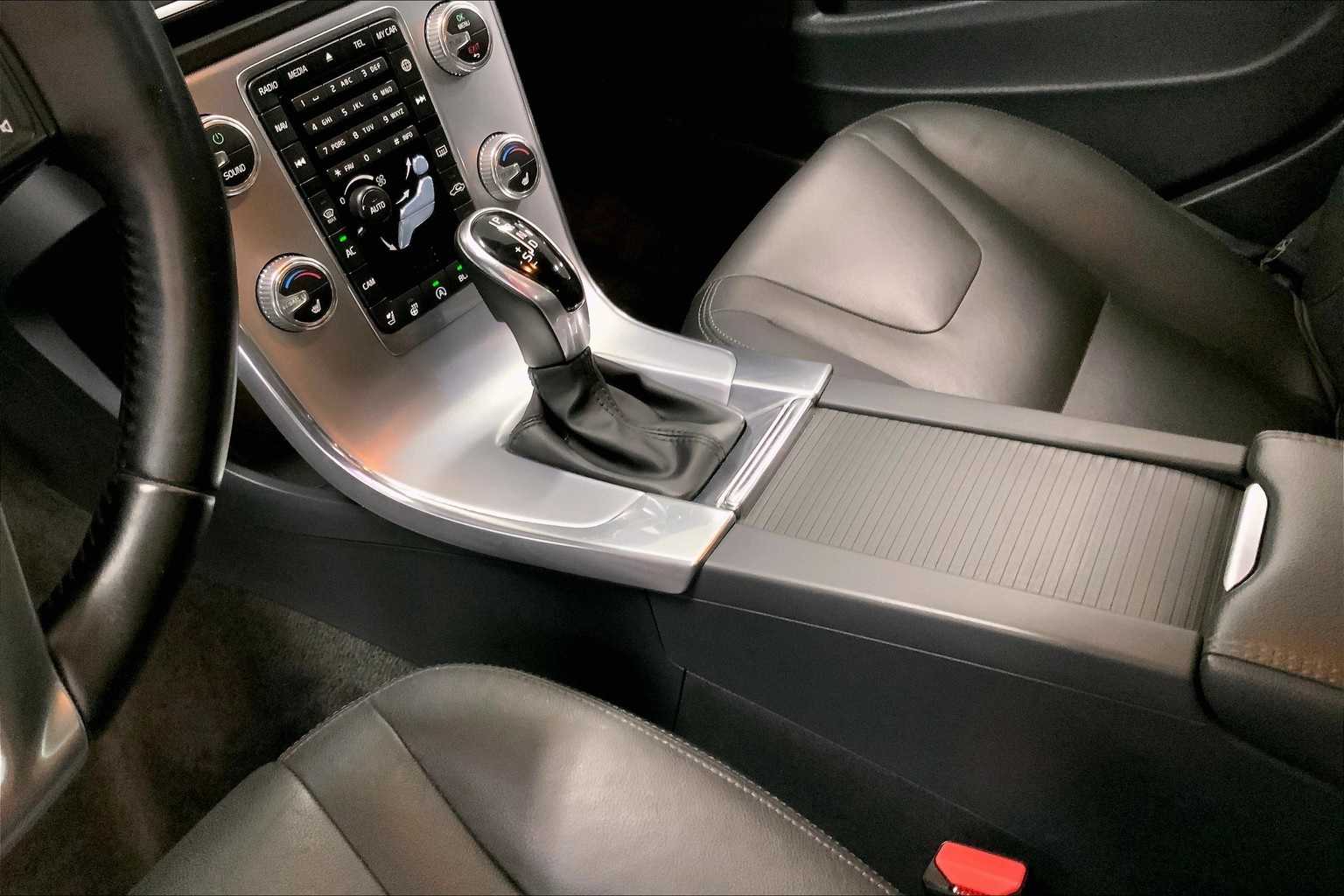 Thumbnail: 2018 Volvo S60 - 15