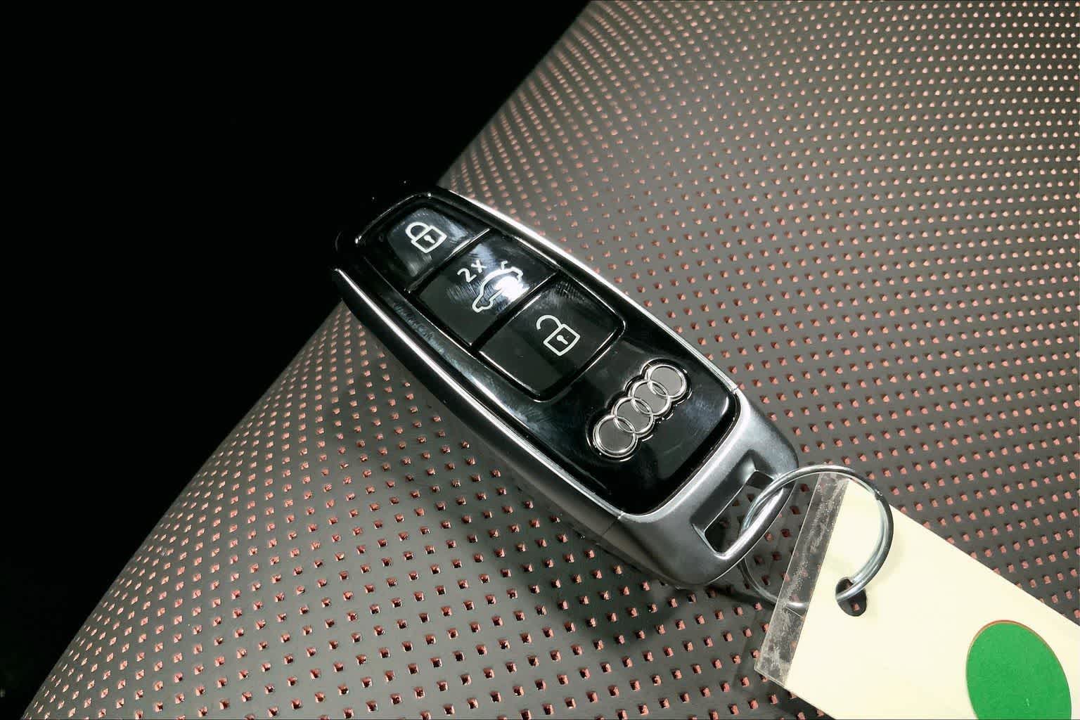 Thumbnail: 2026 Audi RS Q8 - 20