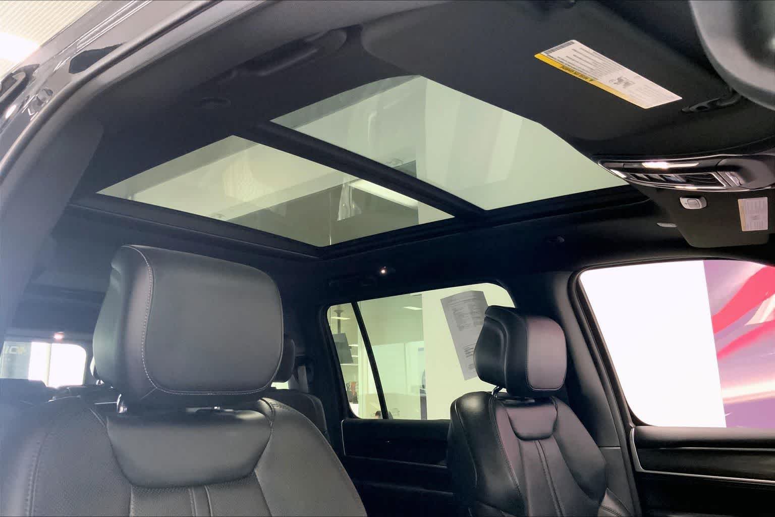 Thumbnail: 2022 Jeep Wagoneer - 27