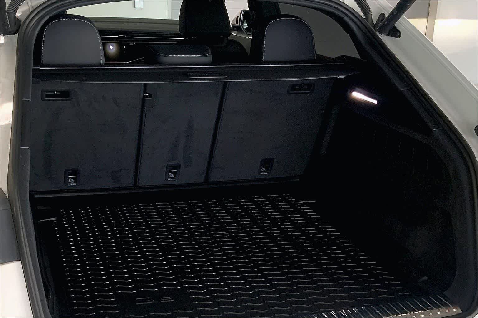 Thumbnail: 2025 Audi Q8 - 17