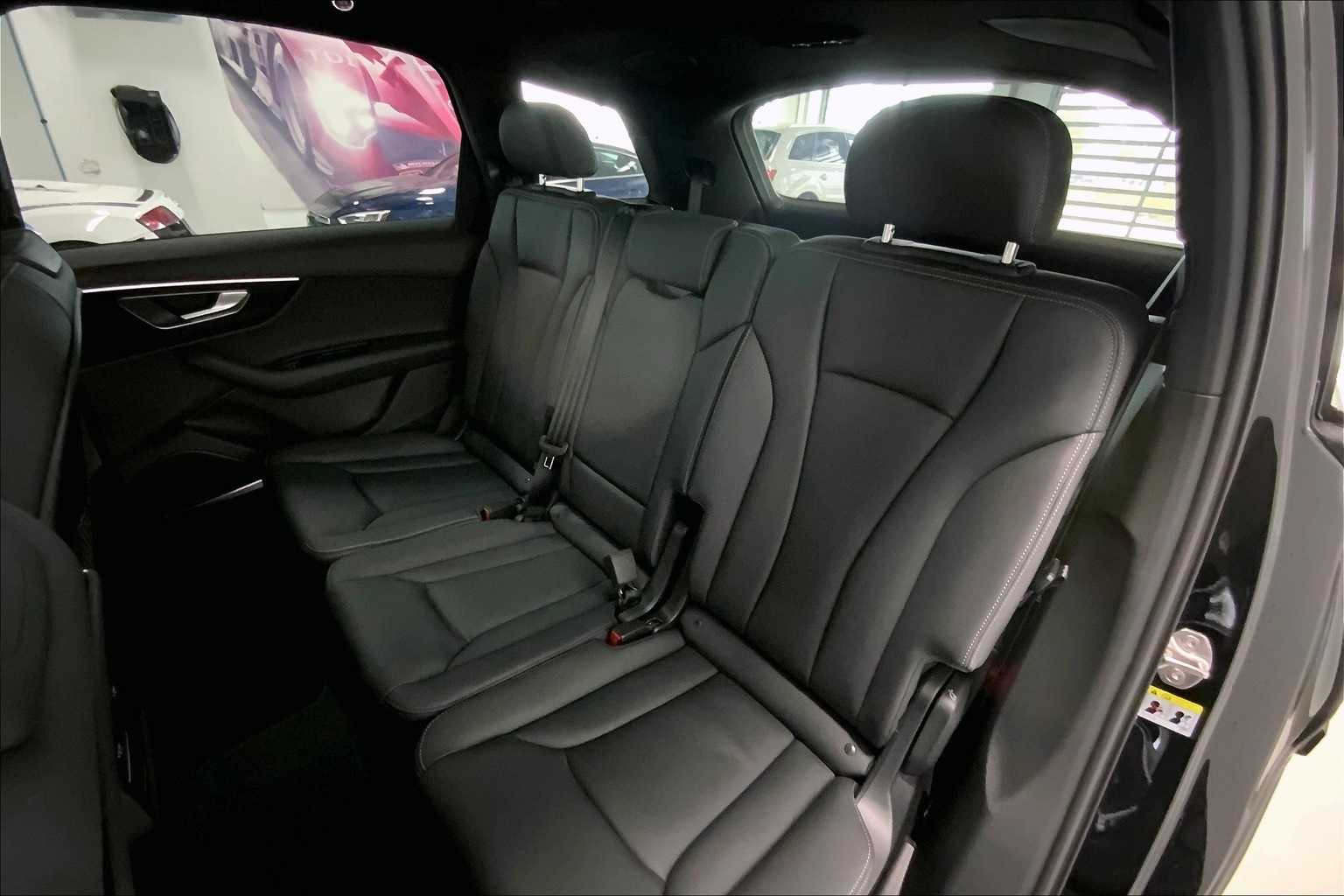 Thumbnail: 2026 Audi Q7 - 11