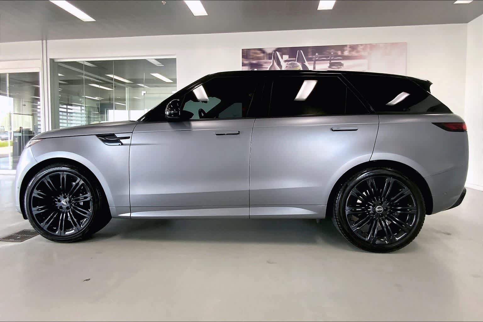 Thumbnail: 2024 Land Rover Range Rover Sport - 3