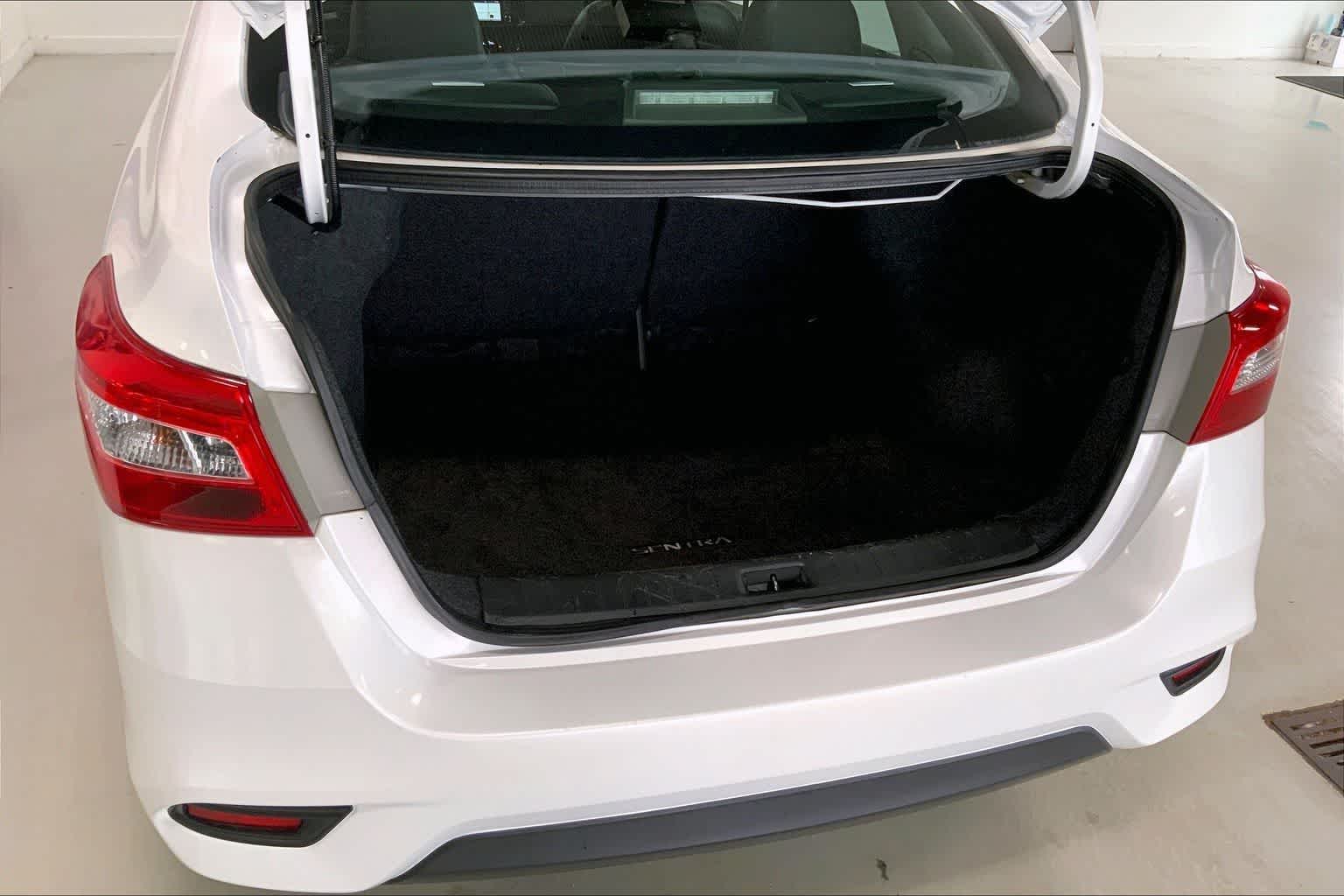 Thumbnail: 2018 Nissan Sentra - 17