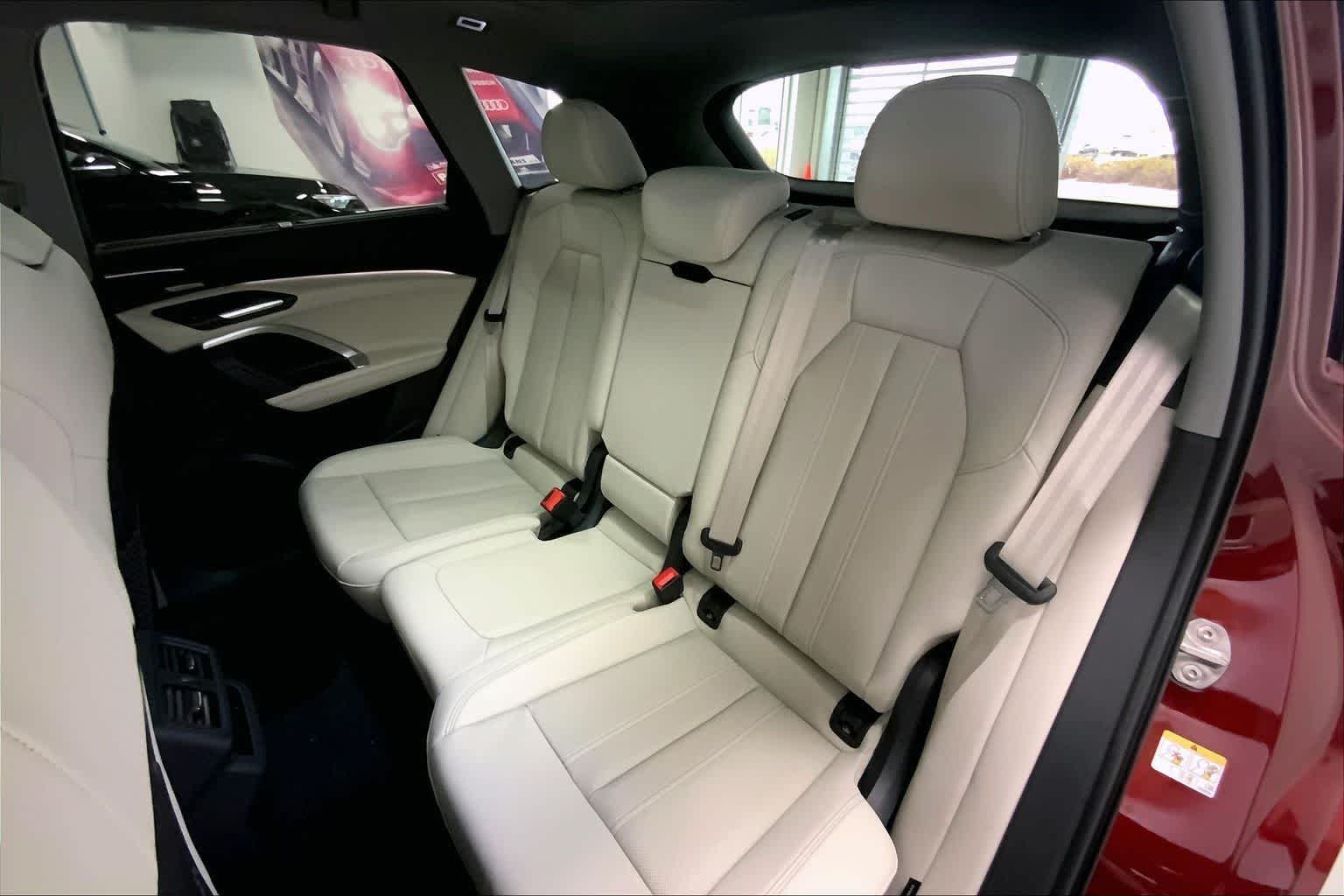 Thumbnail: 2025 Audi Q5 - 13