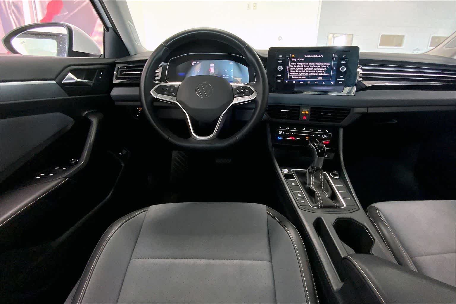 Thumbnail: 2025 Volkswagen Jetta - 12