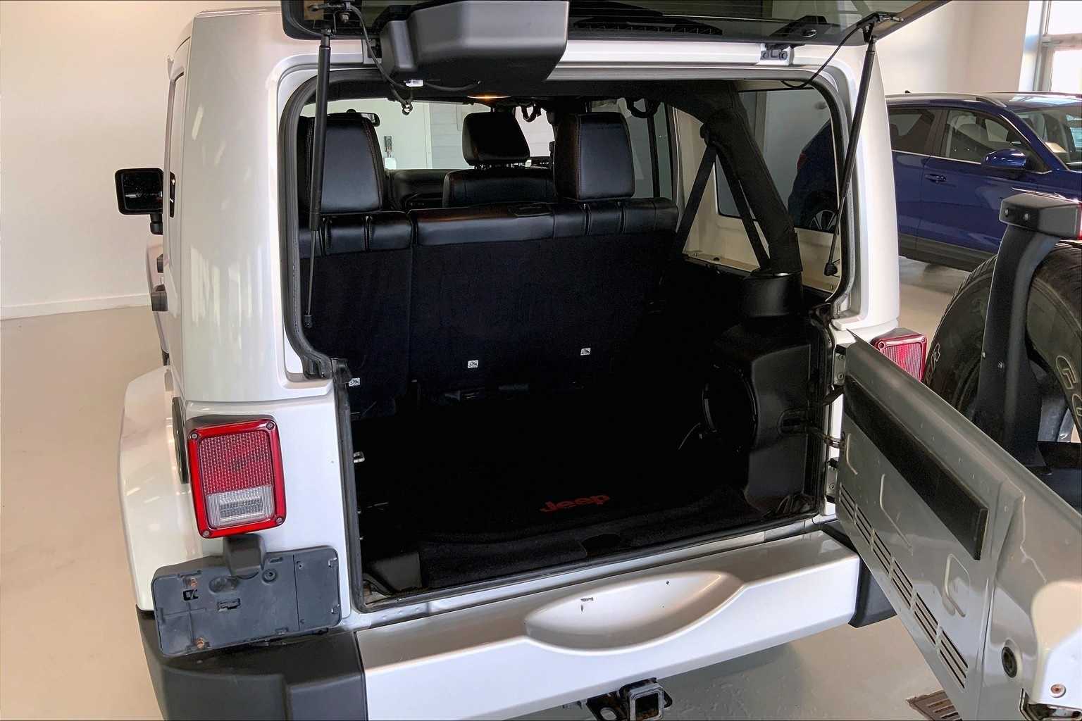 Thumbnail: 2012 Jeep Wrangler - 16