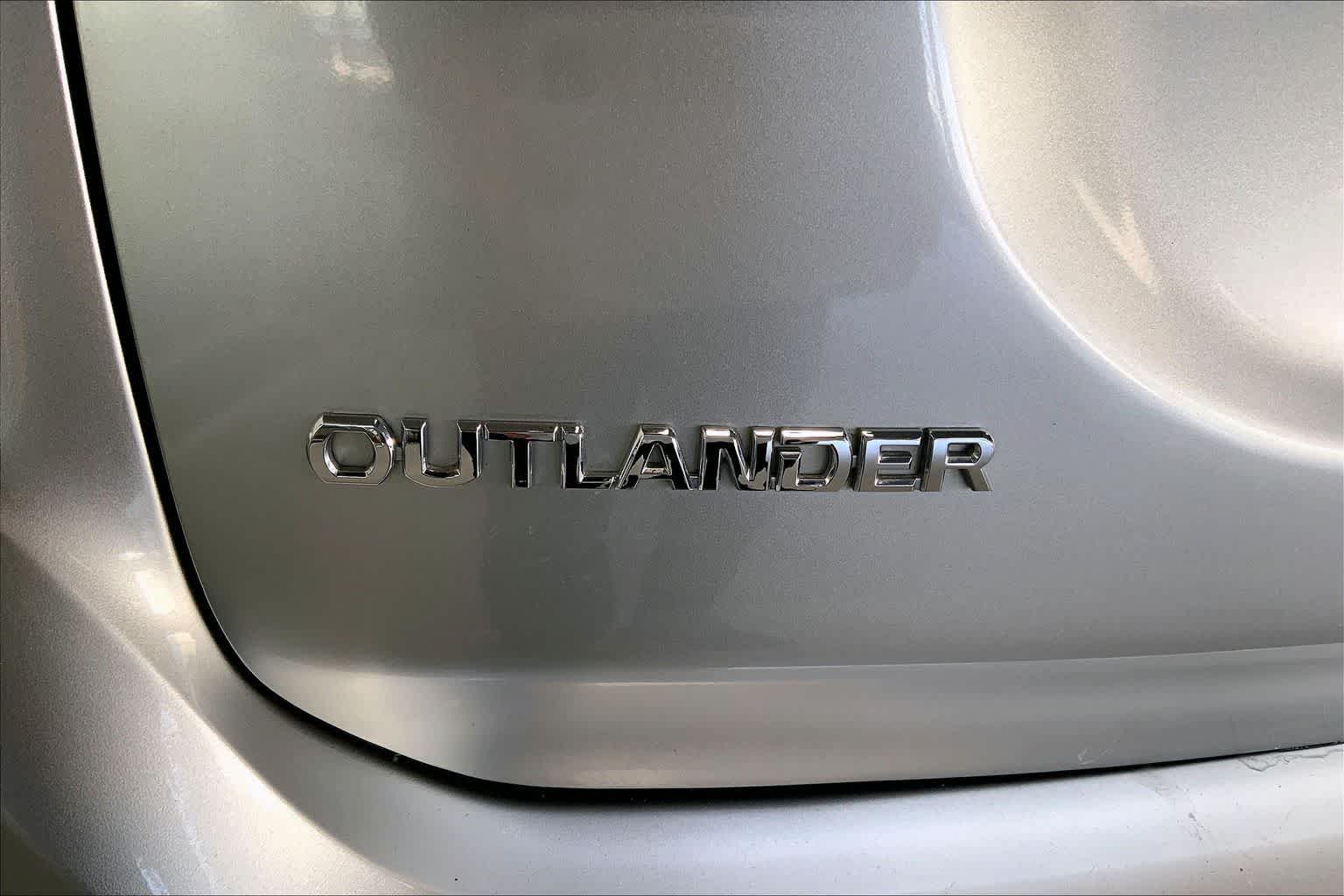 Thumbnail: 2020 Mitsubishi Outlander - 7