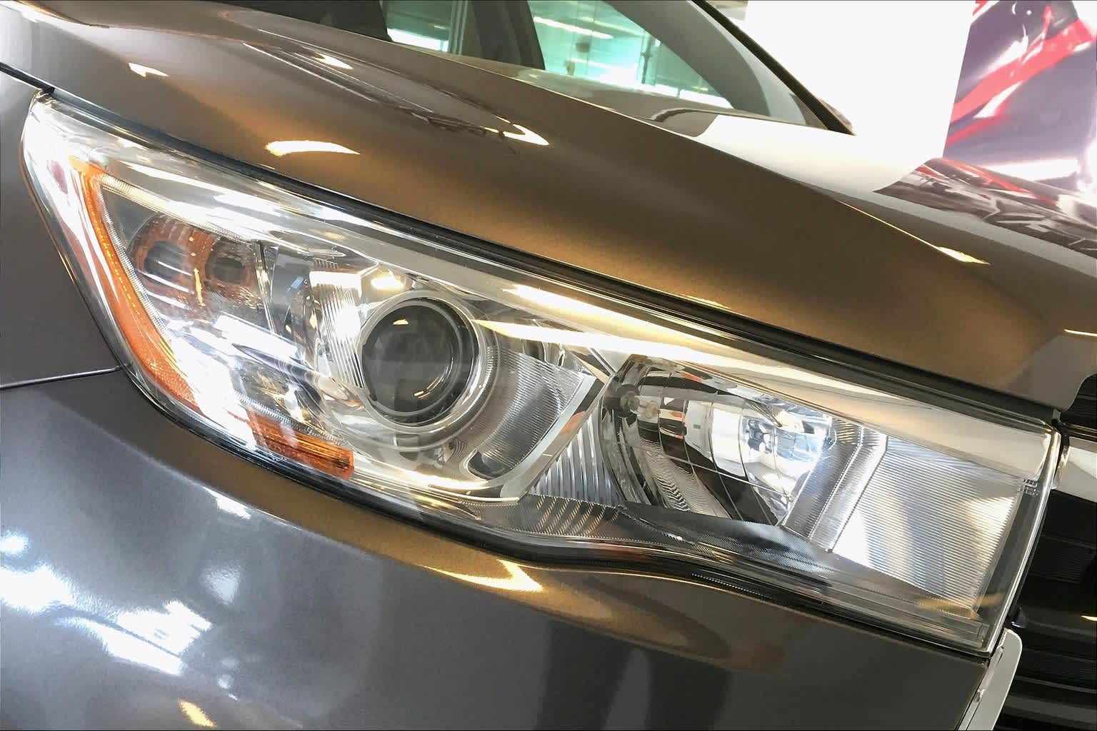 Thumbnail: 2016 Toyota Highlander - 32