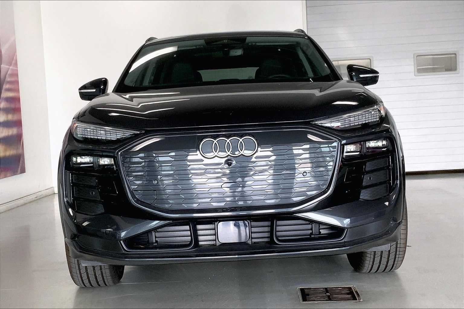 Thumbnail: 2025 Audi Q6 e-tron - 6