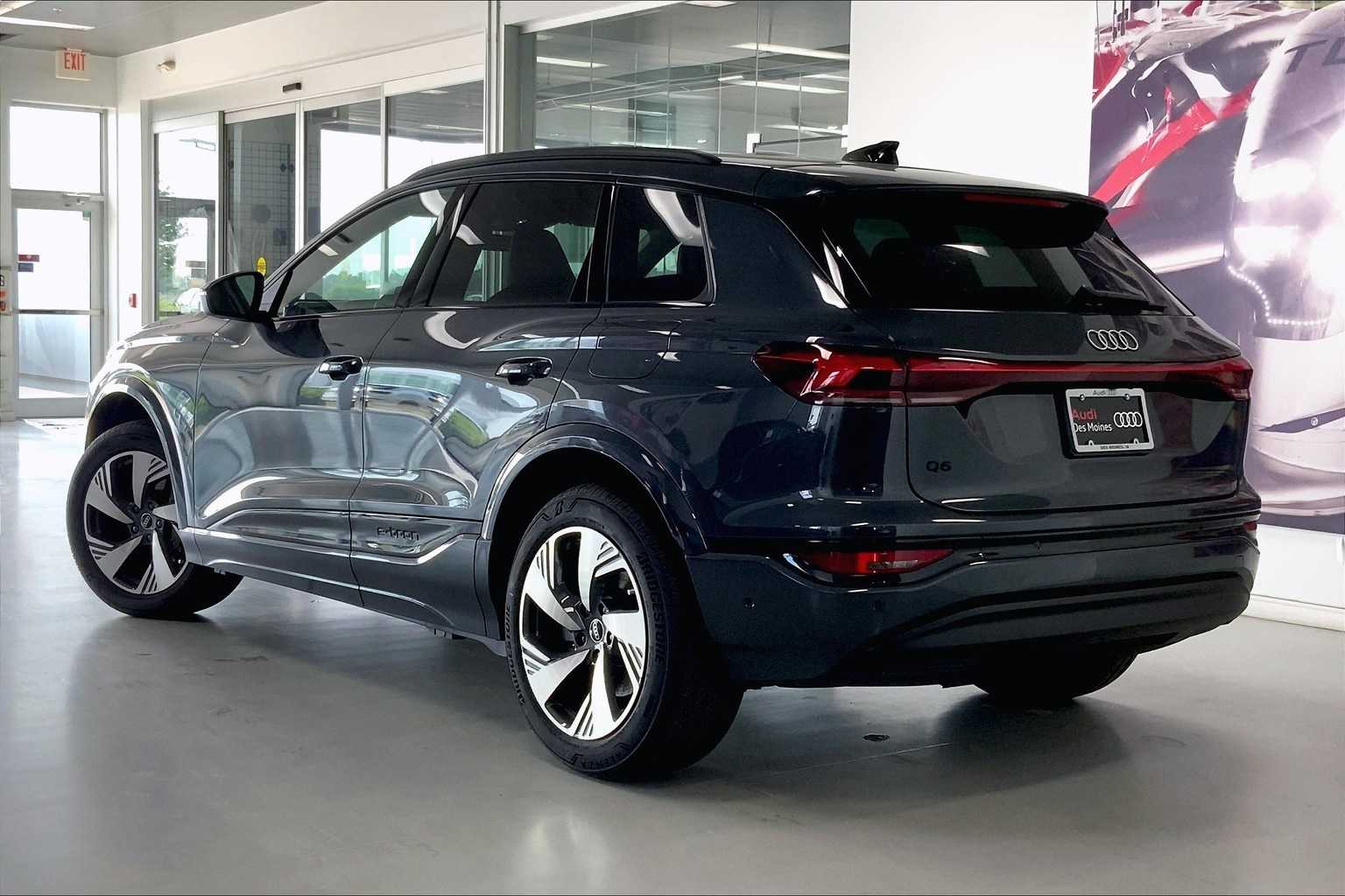 Thumbnail: 2025 Audi Q6 e-tron - 4