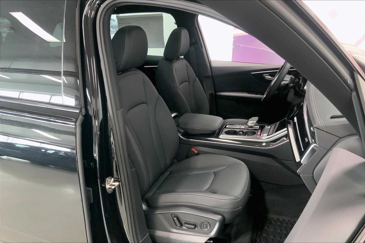 Thumbnail: 2026 Audi Q7 - 12