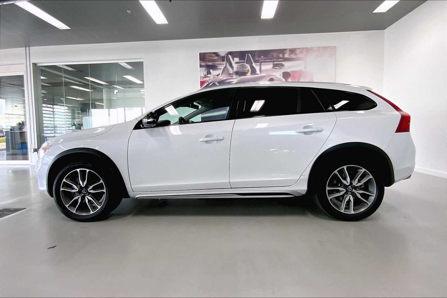 Thumbnail: 2018 Volvo S60 - 3
