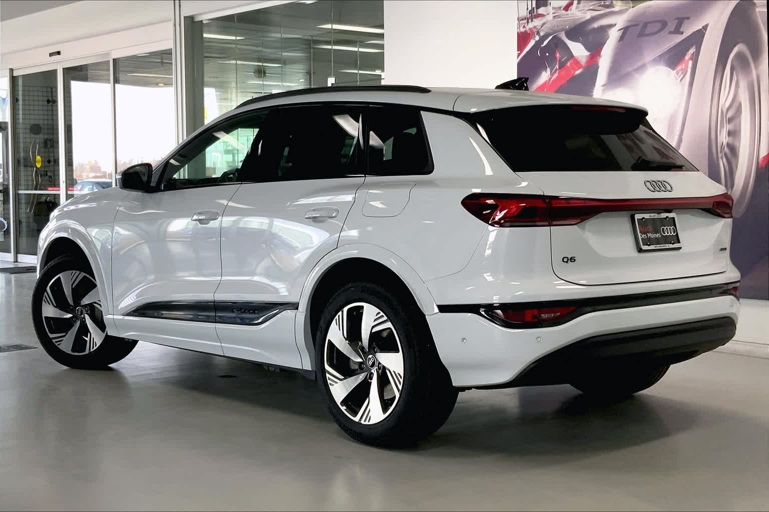 Thumbnail: 2025 Audi Q6 e-tron - 4