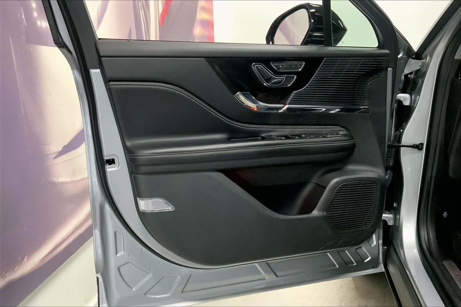 Thumbnail: 2021 Lincoln Corsair - 25