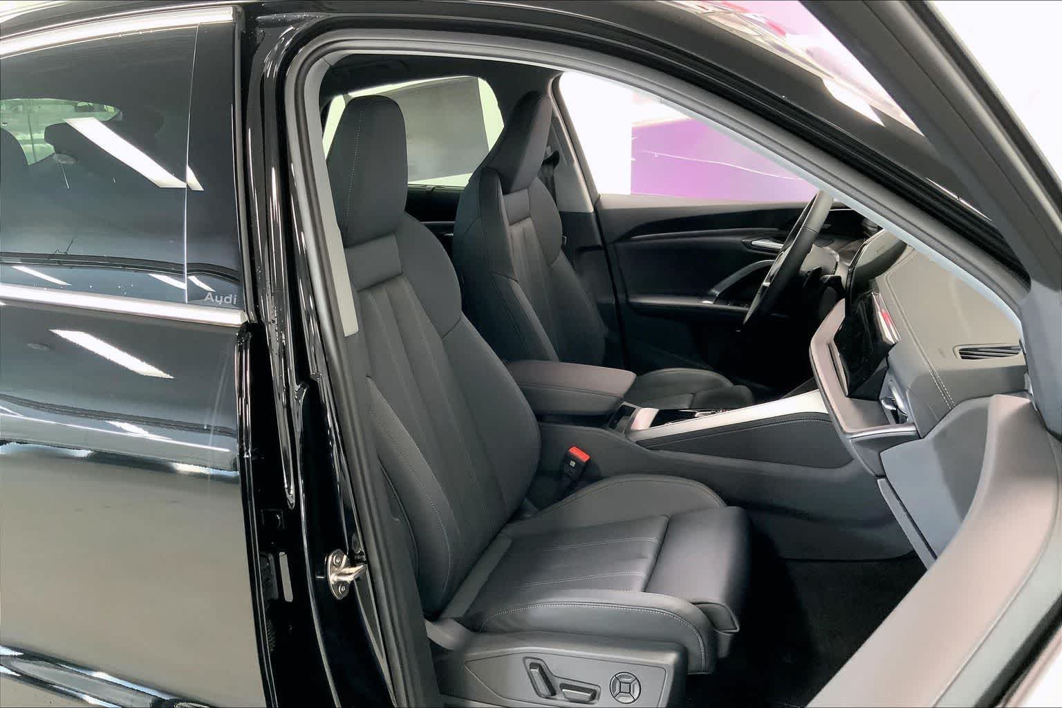 Thumbnail: 2025 Audi Q5 - 14