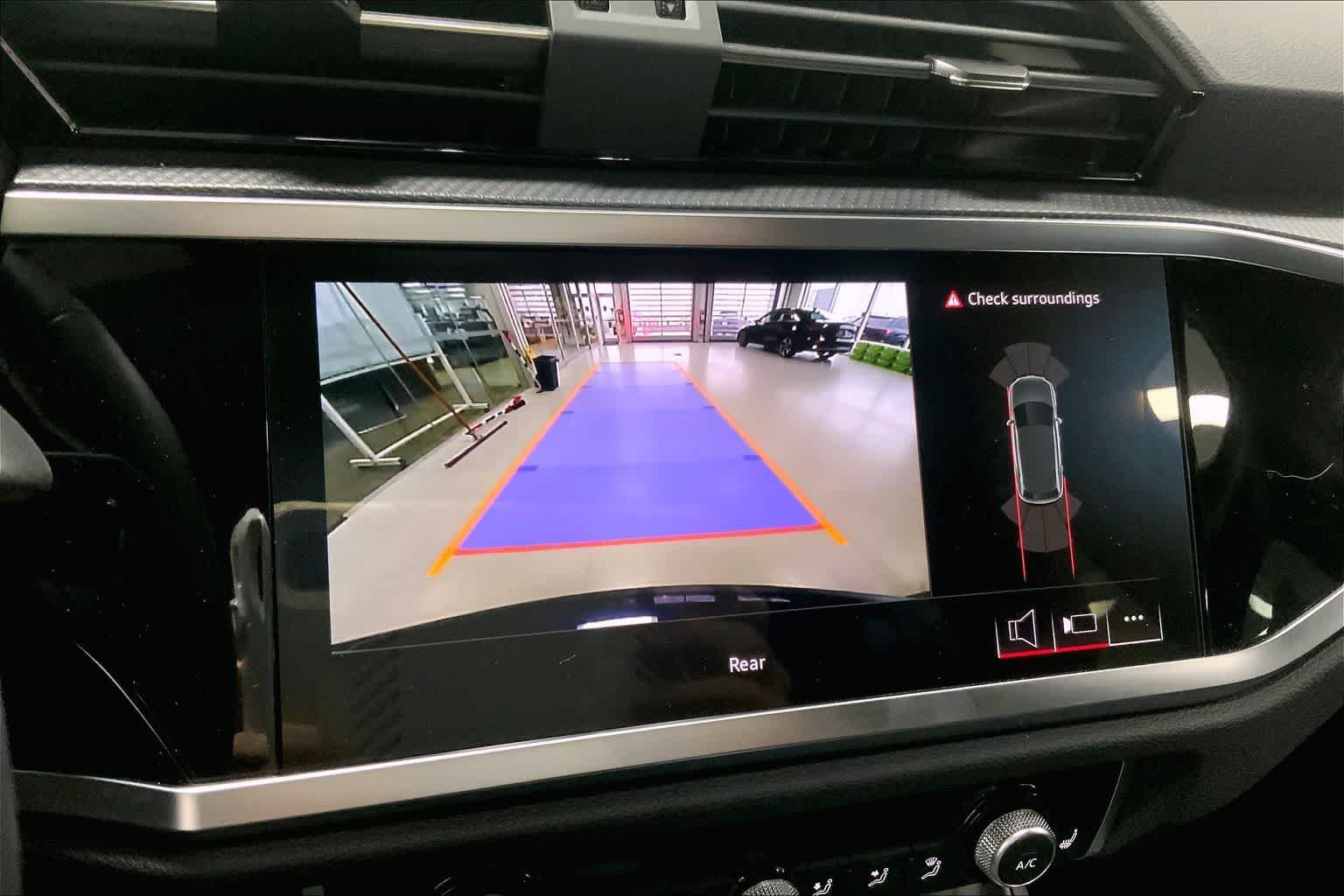 Thumbnail: 2025 Audi Q3 - 23