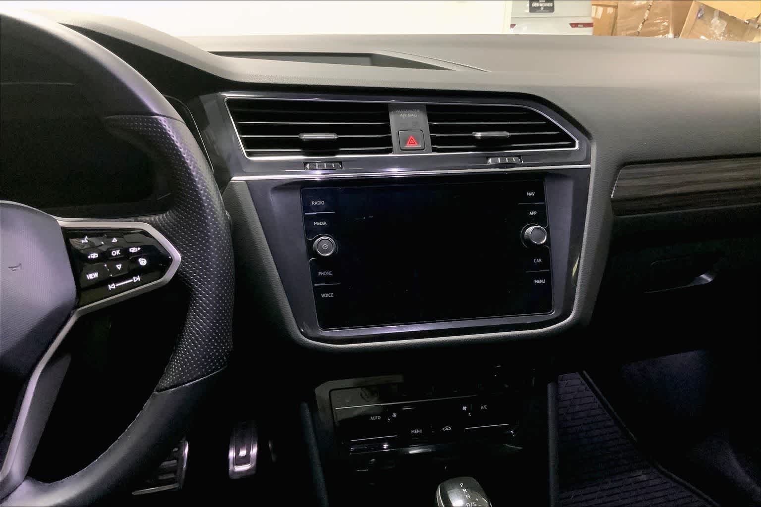 Thumbnail: 2023 Volkswagen Tiguan - 14