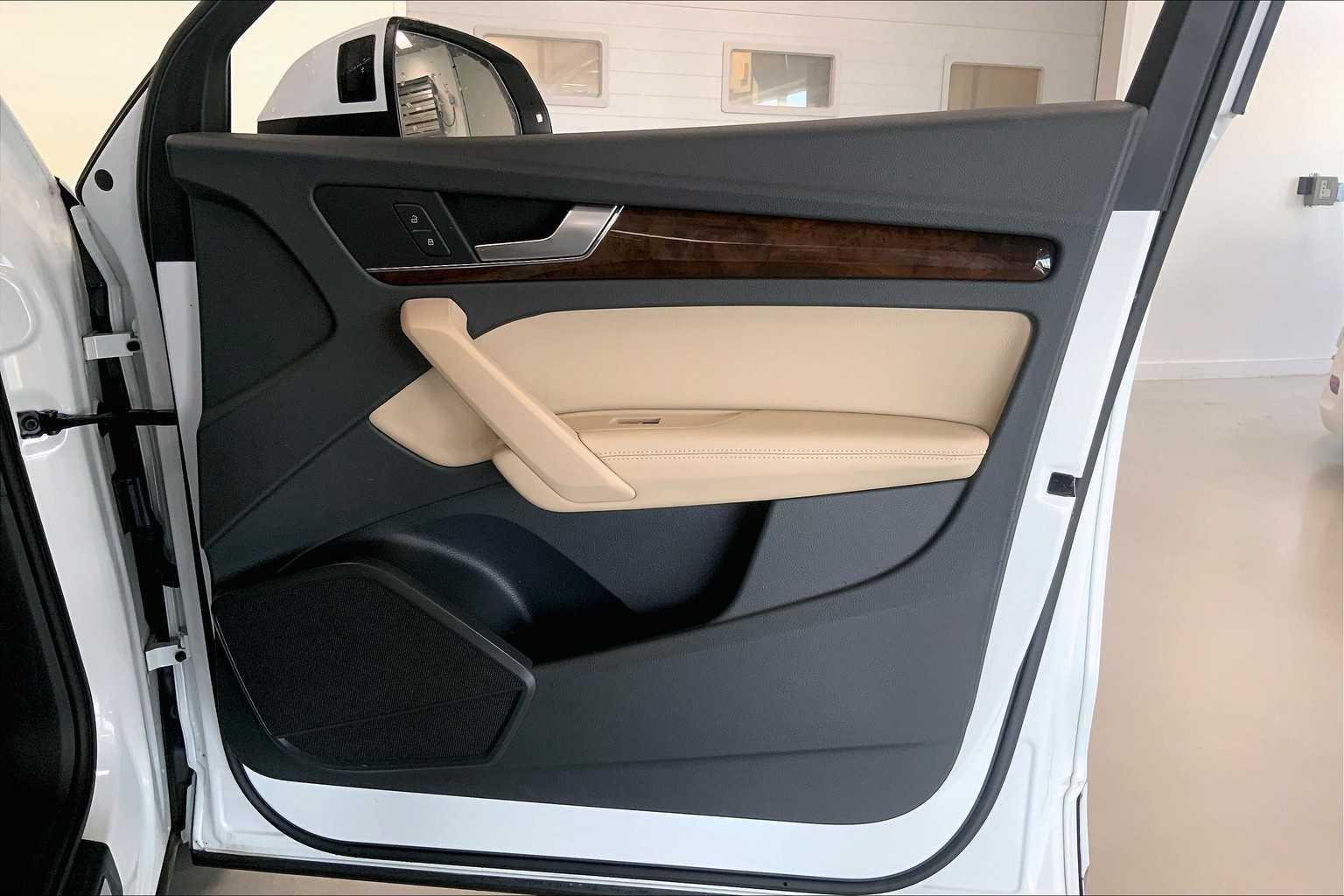 Thumbnail: 2020 Audi Q5 - 26