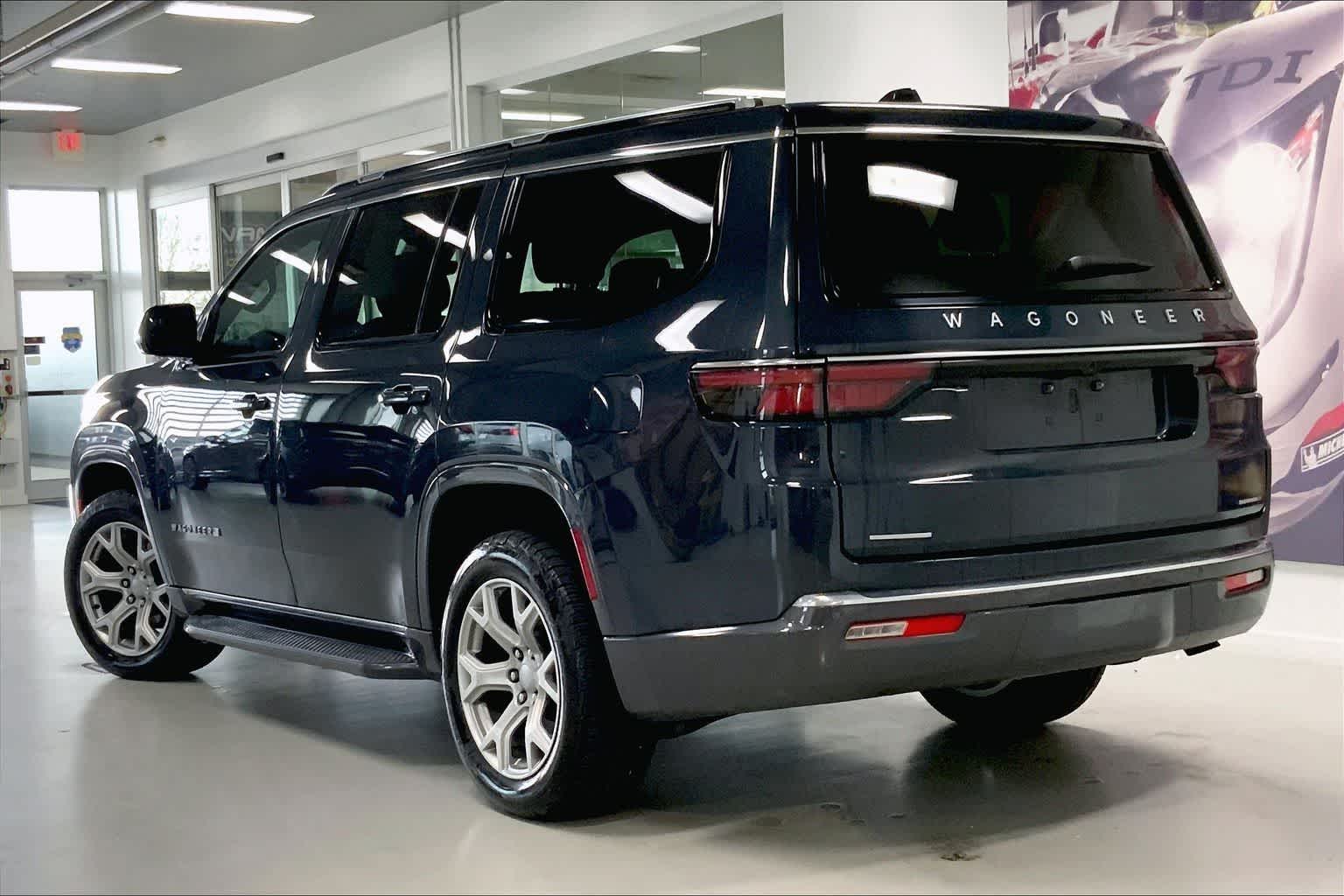 Thumbnail: 2022 Jeep Wagoneer - 4