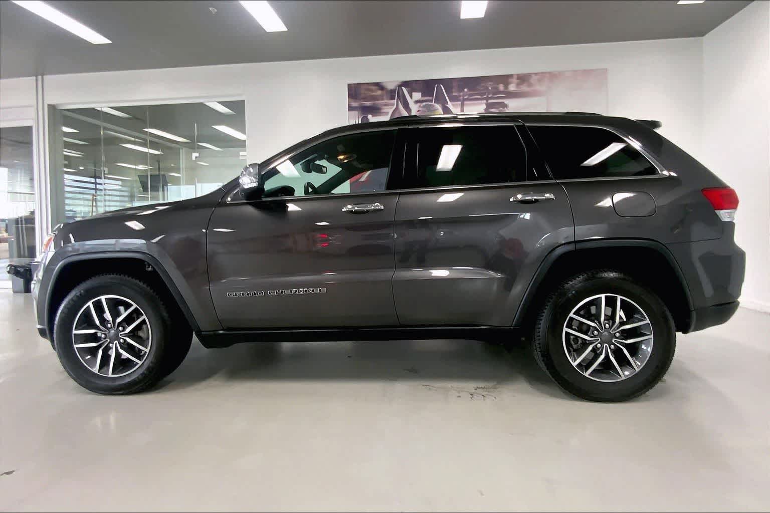 Thumbnail: 2019 Jeep Grand Cherokee - 3