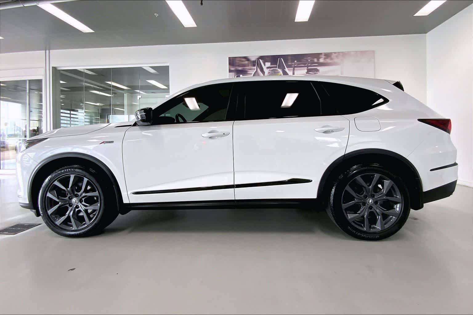 Thumbnail: 2022 Acura MDX - 3