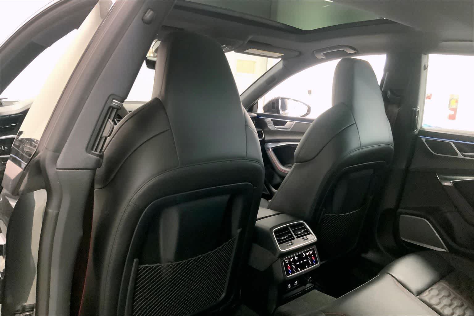 Thumbnail: 2022 Audi RS 7 - 10