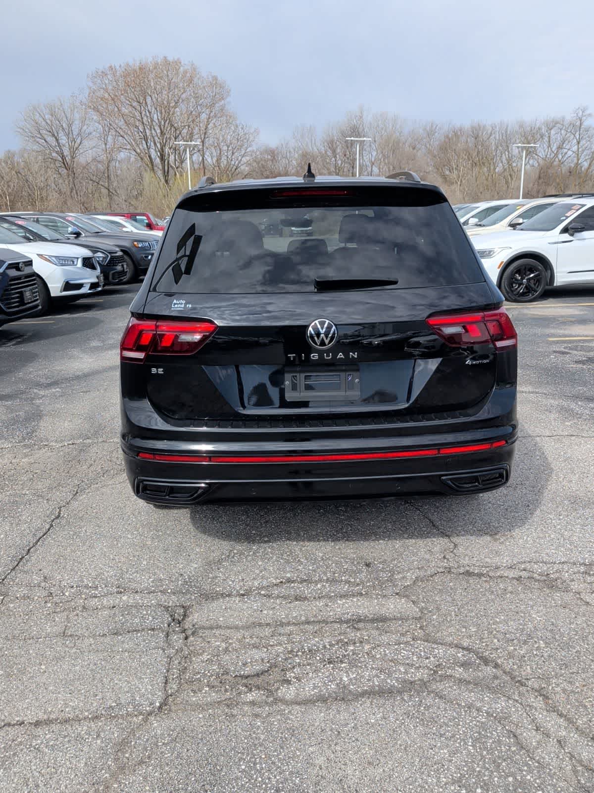 Thumbnail: 2022 Volkswagen Tiguan - 4