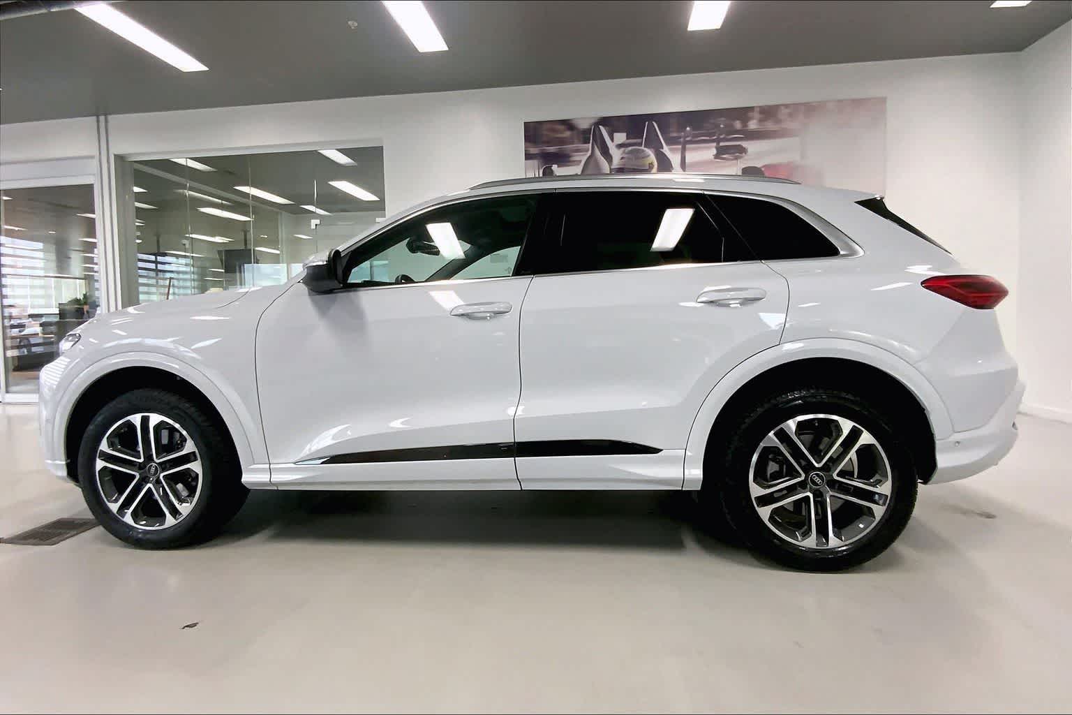 Thumbnail: 2025 Audi Q5 - 3