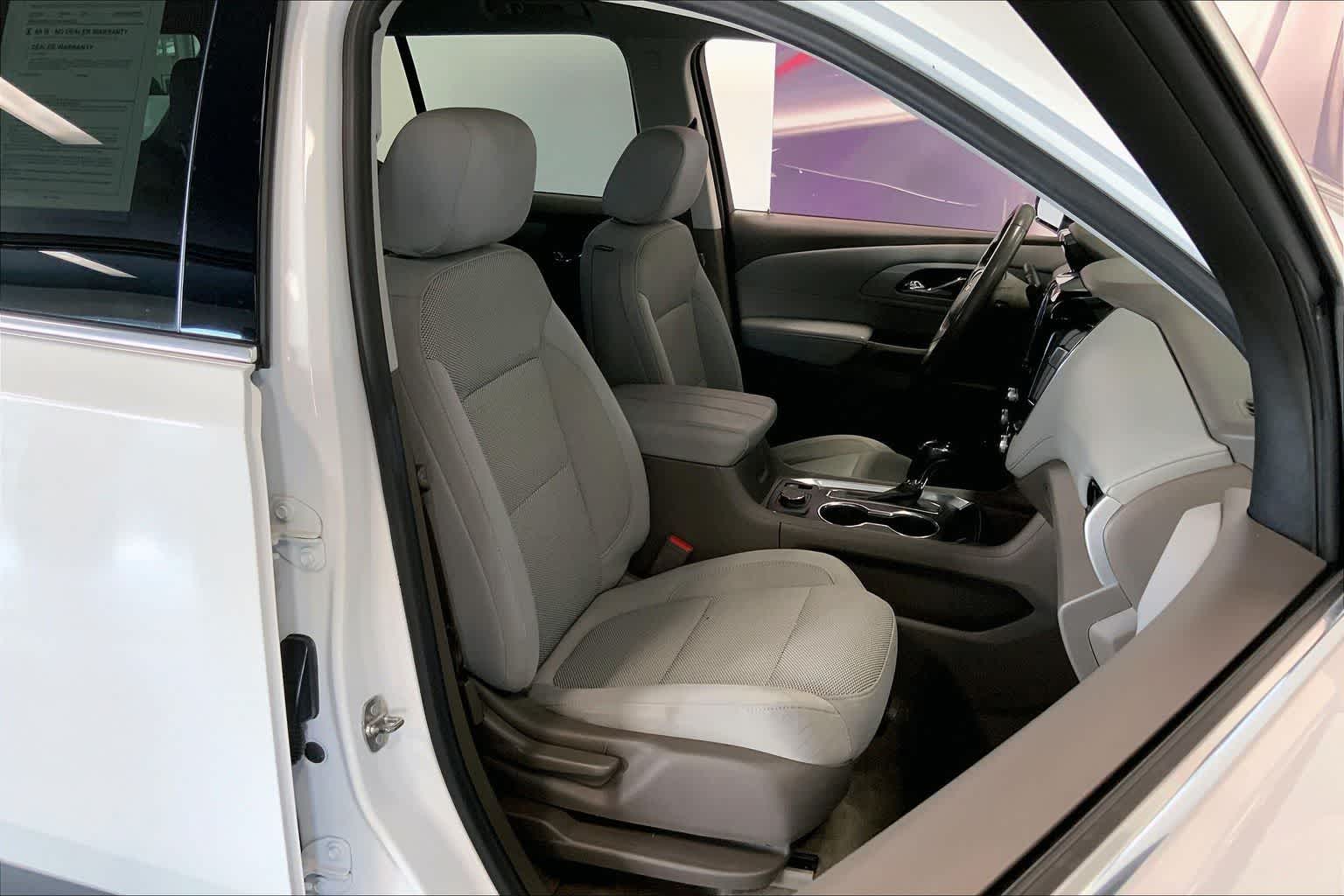 Thumbnail: 2018 Chevrolet Traverse - 12