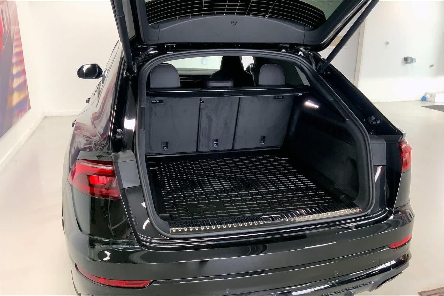 Thumbnail: 2026 Audi SQ8 - 18