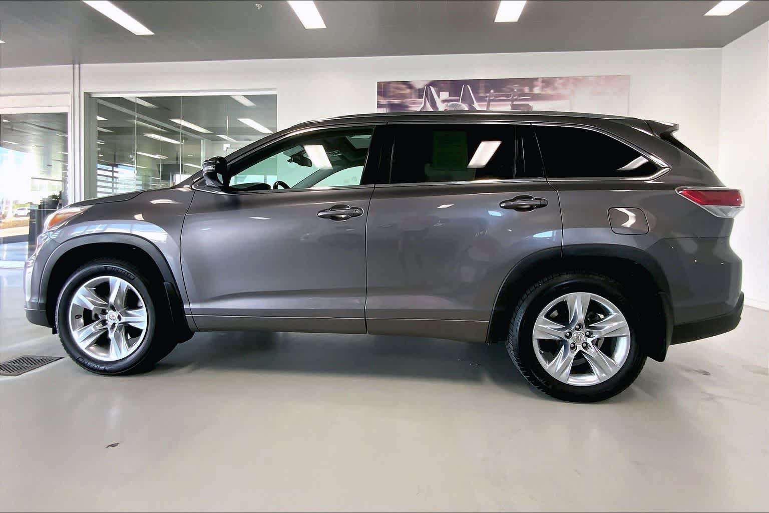 Thumbnail: 2015 Toyota Highlander - 3