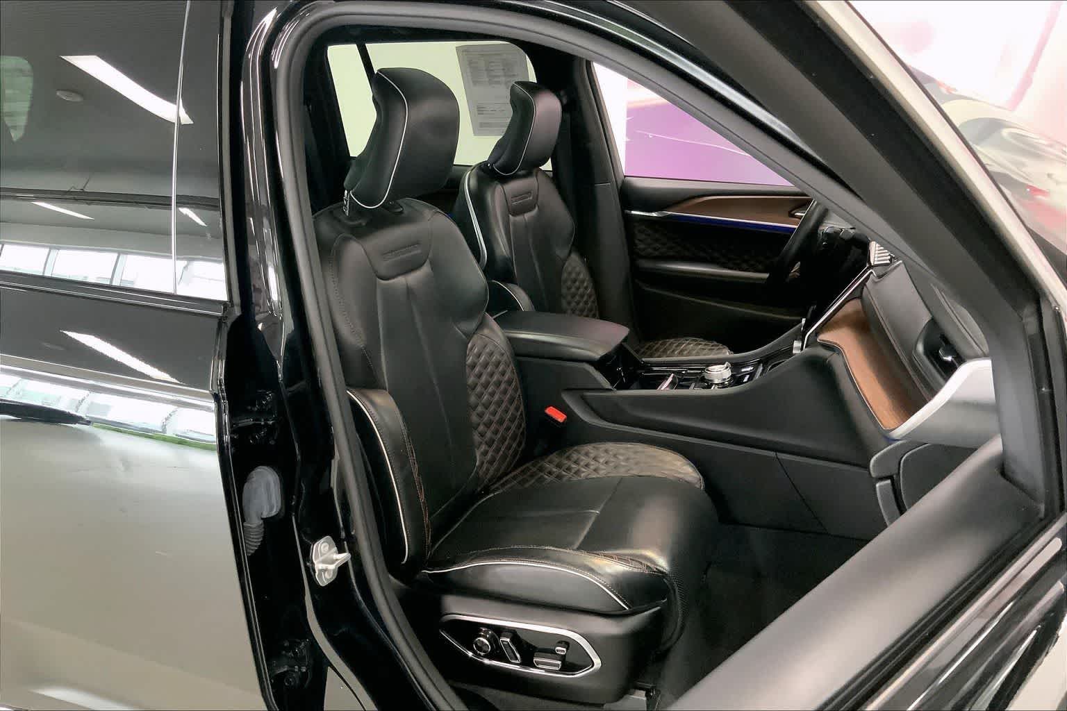 Thumbnail: 2022 Jeep Grand Cherokee - 12