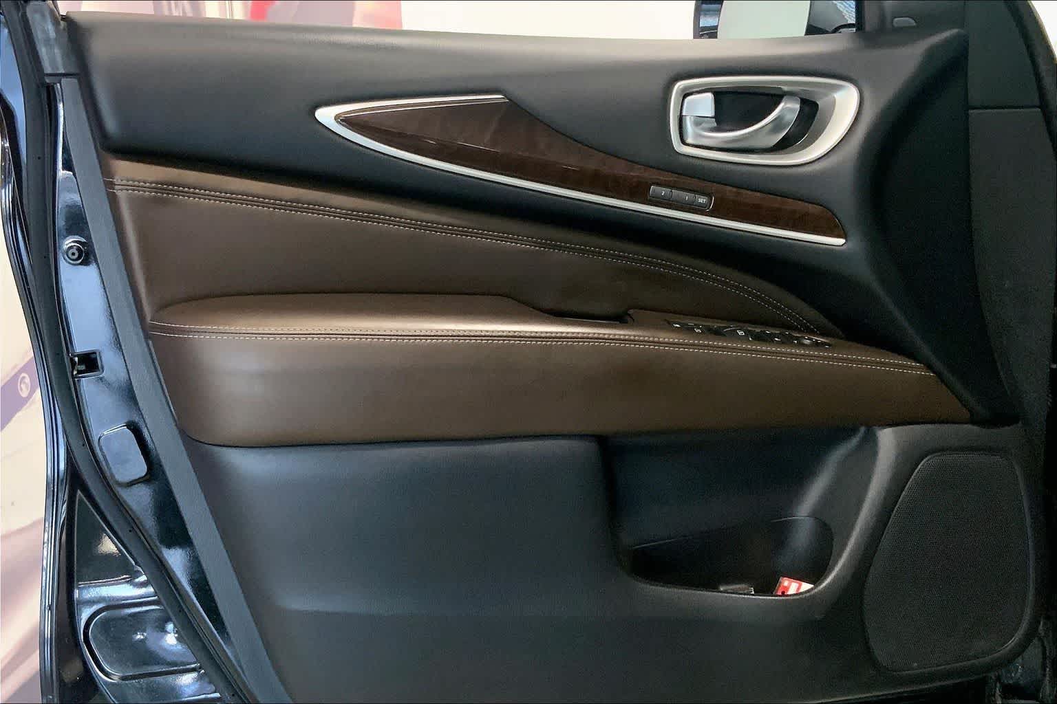 Thumbnail: 2017 INFINITI QX60 - 24