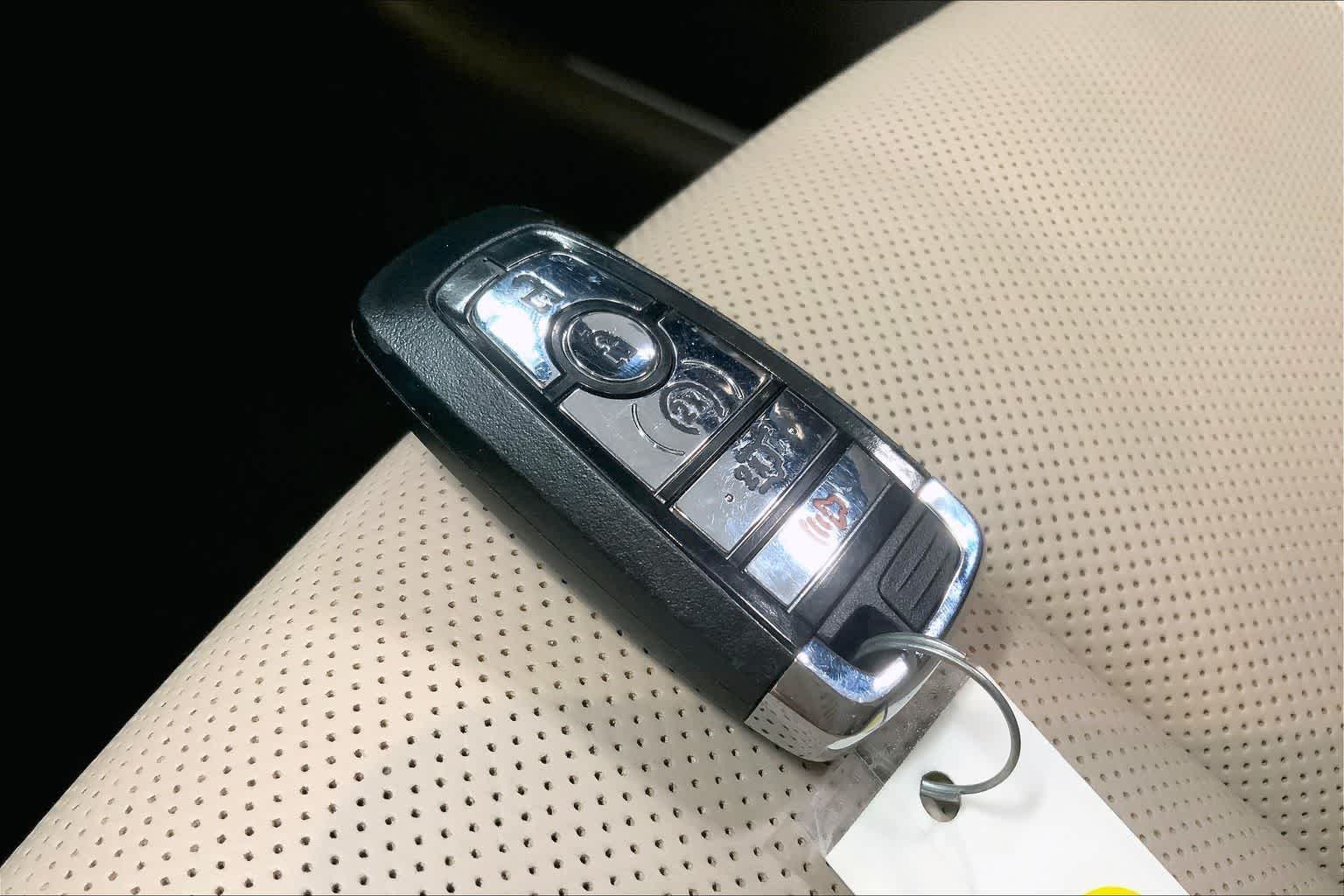 Thumbnail: 2022 Lincoln Corsair - 17