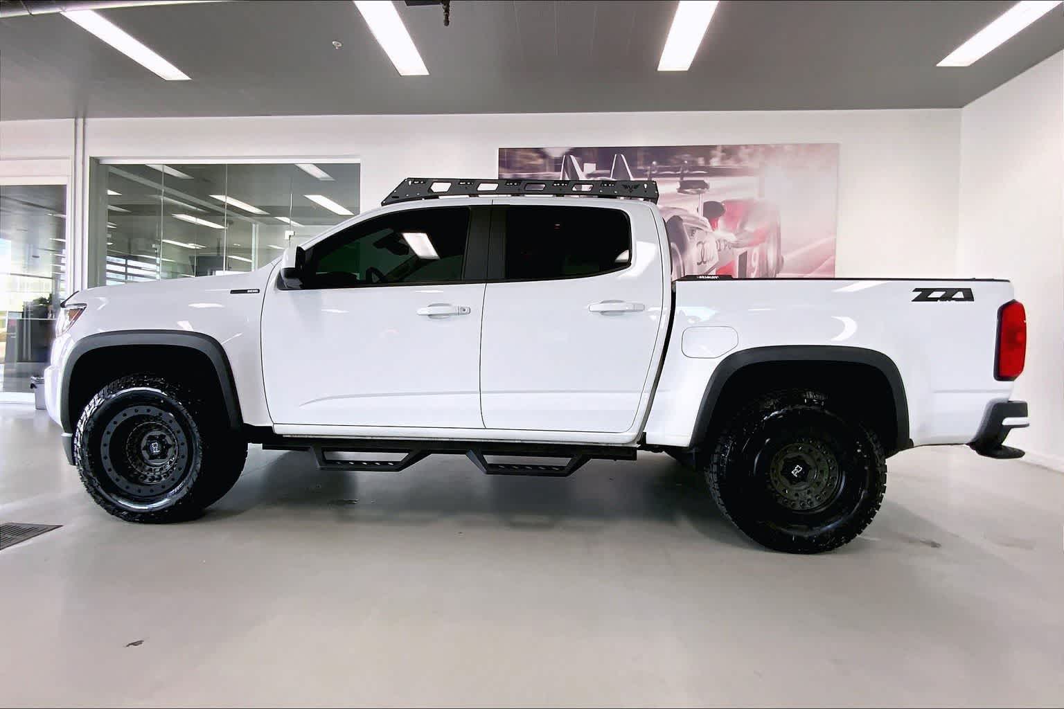 Thumbnail: 2017 Chevrolet Colorado - 3