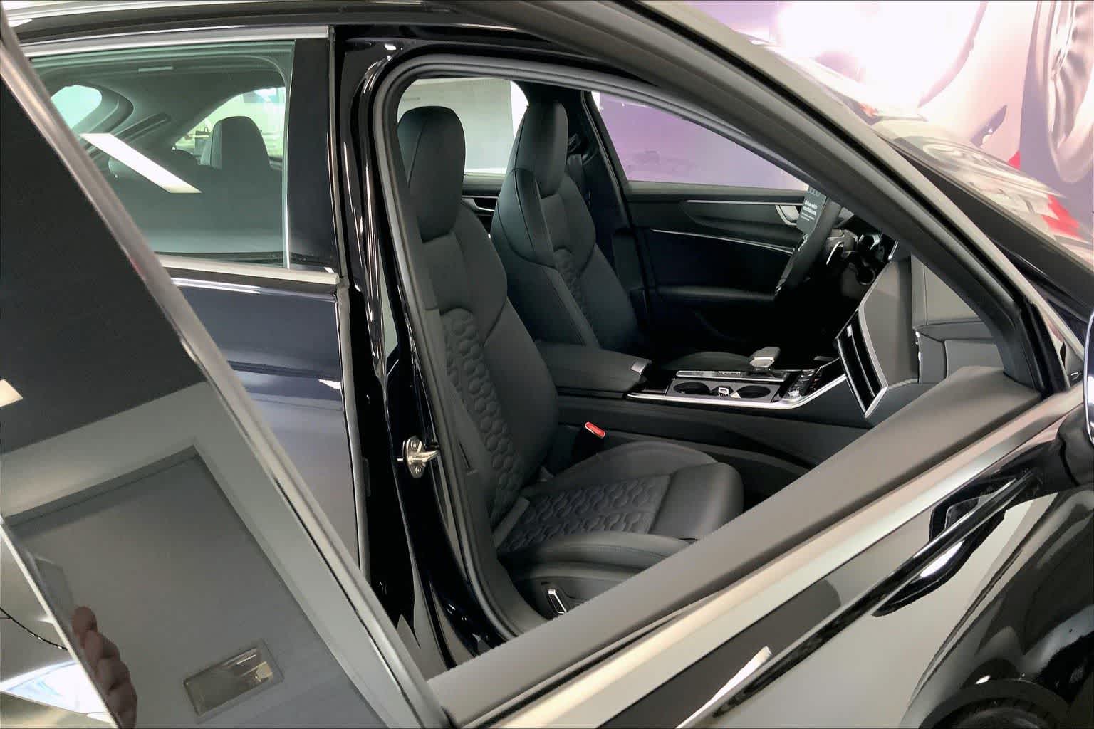 Thumbnail: 2026 Audi RS 6 - 14