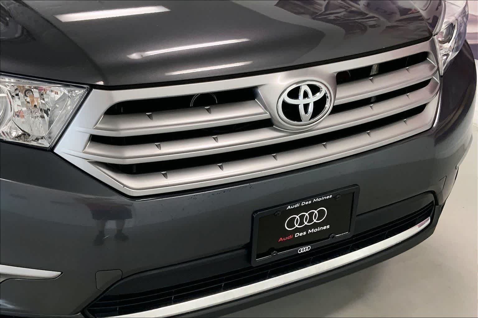 Thumbnail: 2011 Toyota Highlander - 29
