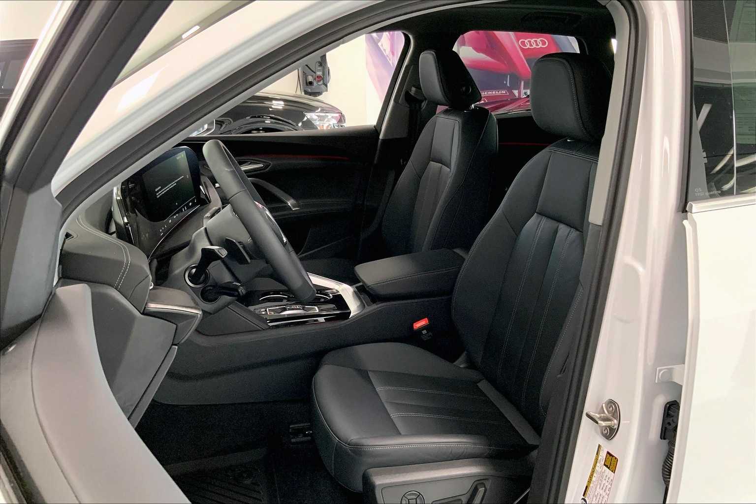 Thumbnail: 2025 Audi Q5 - 11