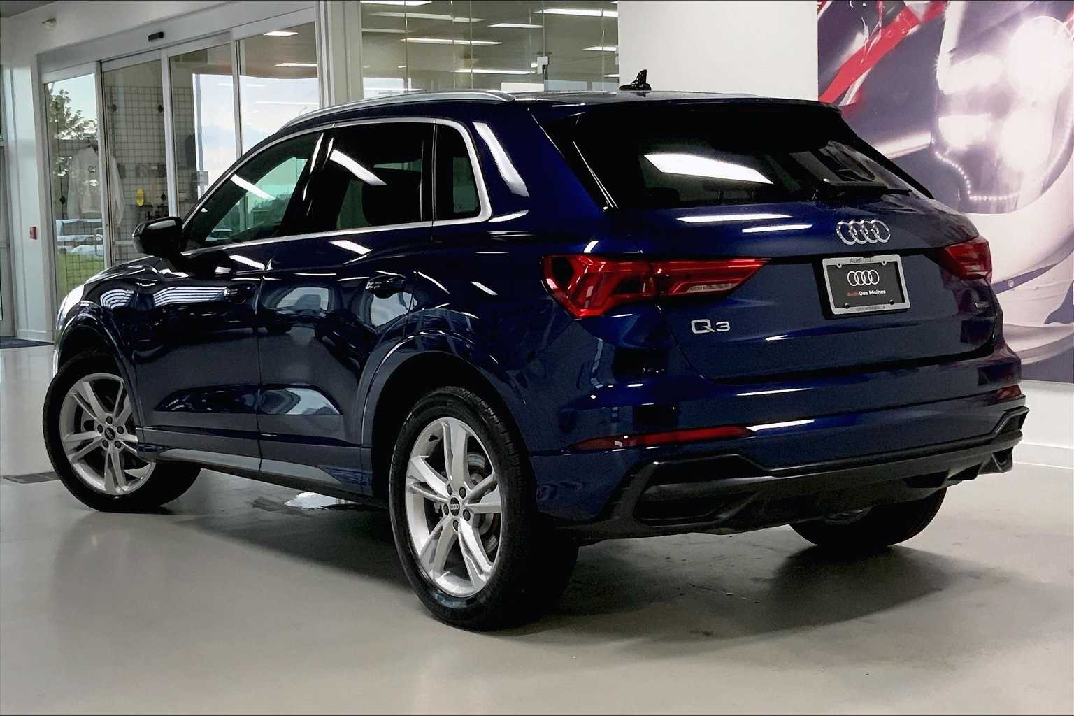 2022 Audi Q3 45 TFSI S line Premium photo 3