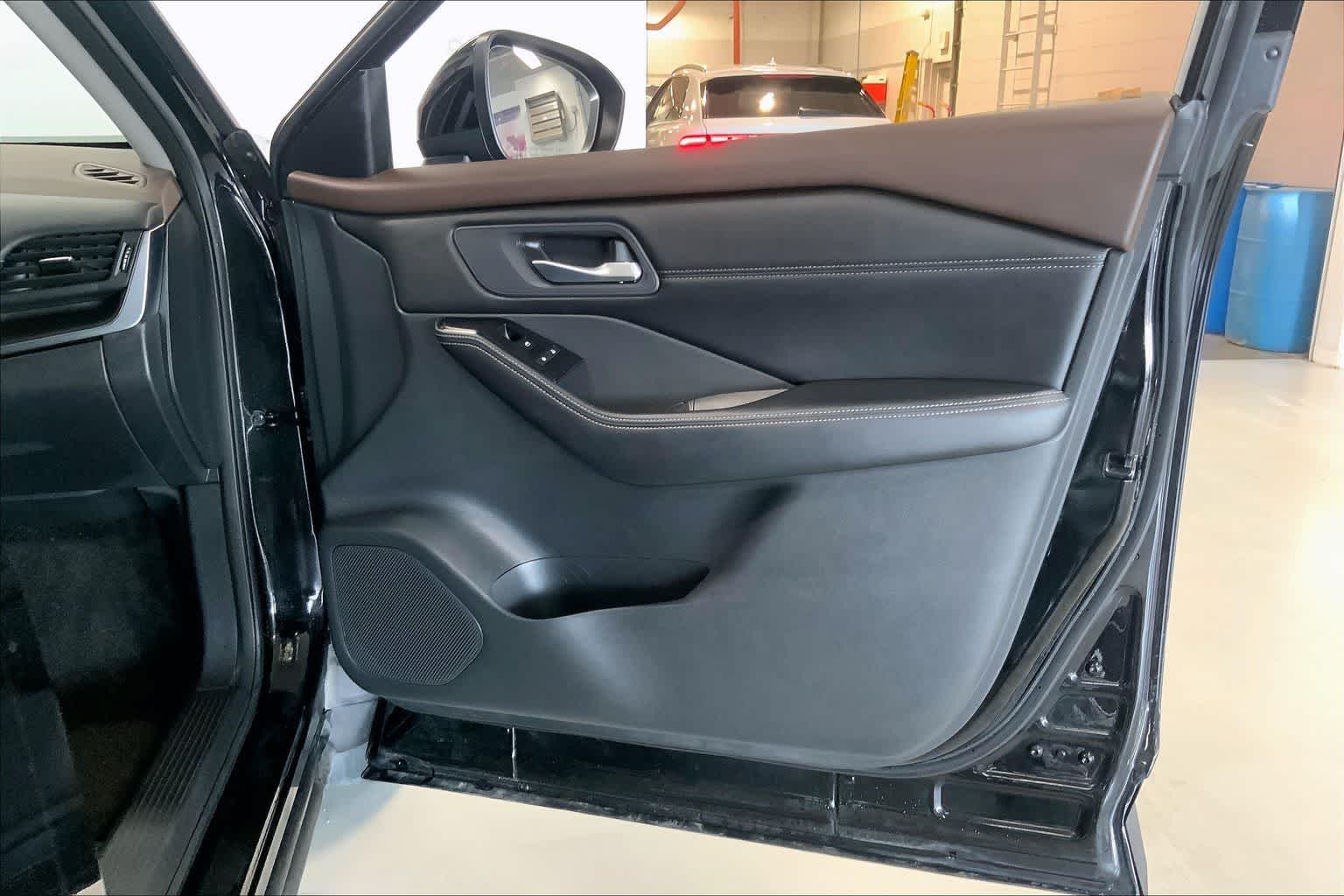 Thumbnail: 2023 Nissan Rogue - 25