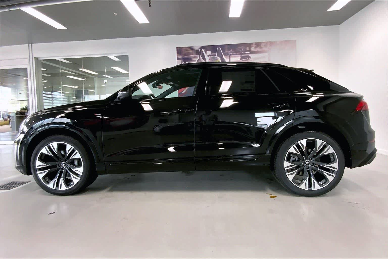Thumbnail: 2026 Audi Q8 - 3