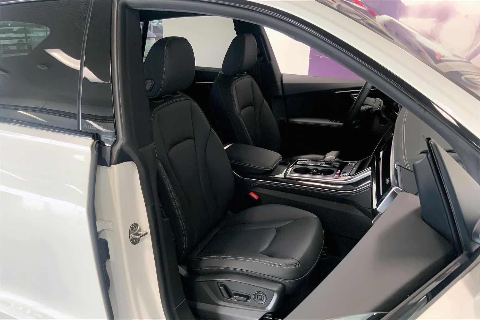 Thumbnail: 2025 Audi Q8 - 12