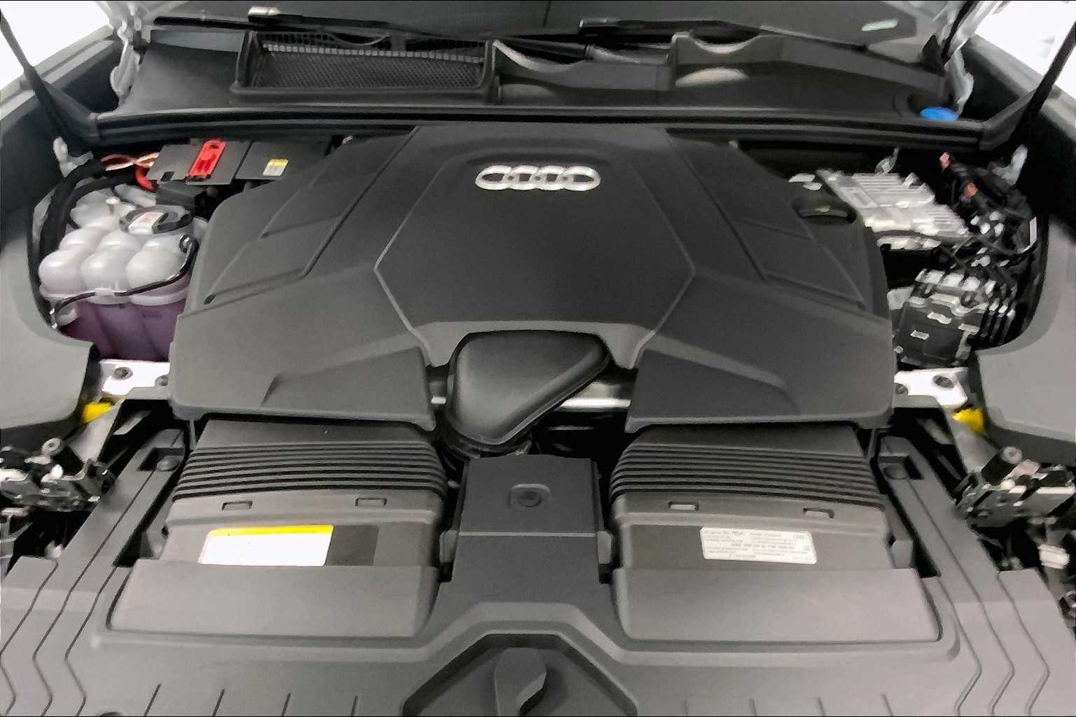 Thumbnail: 2025 Audi Q8 - 9