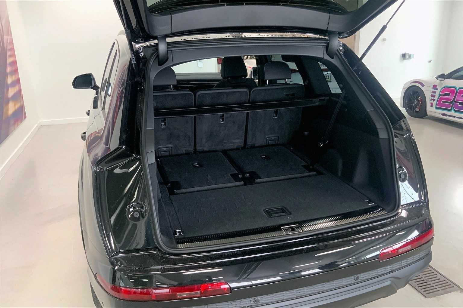 Thumbnail: 2026 Audi Q7 - 17