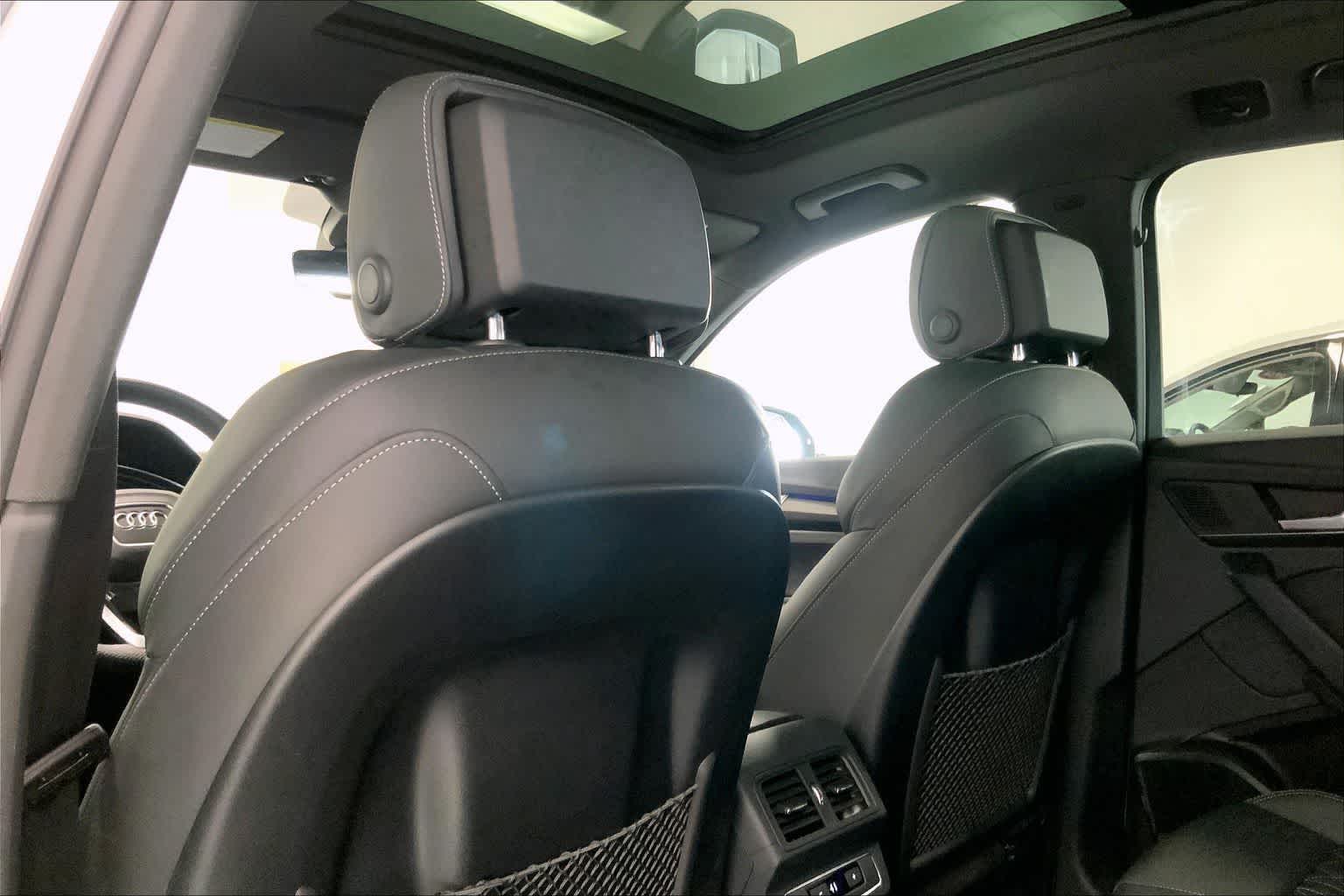 Thumbnail: 2025 Audi SQ5 - 12