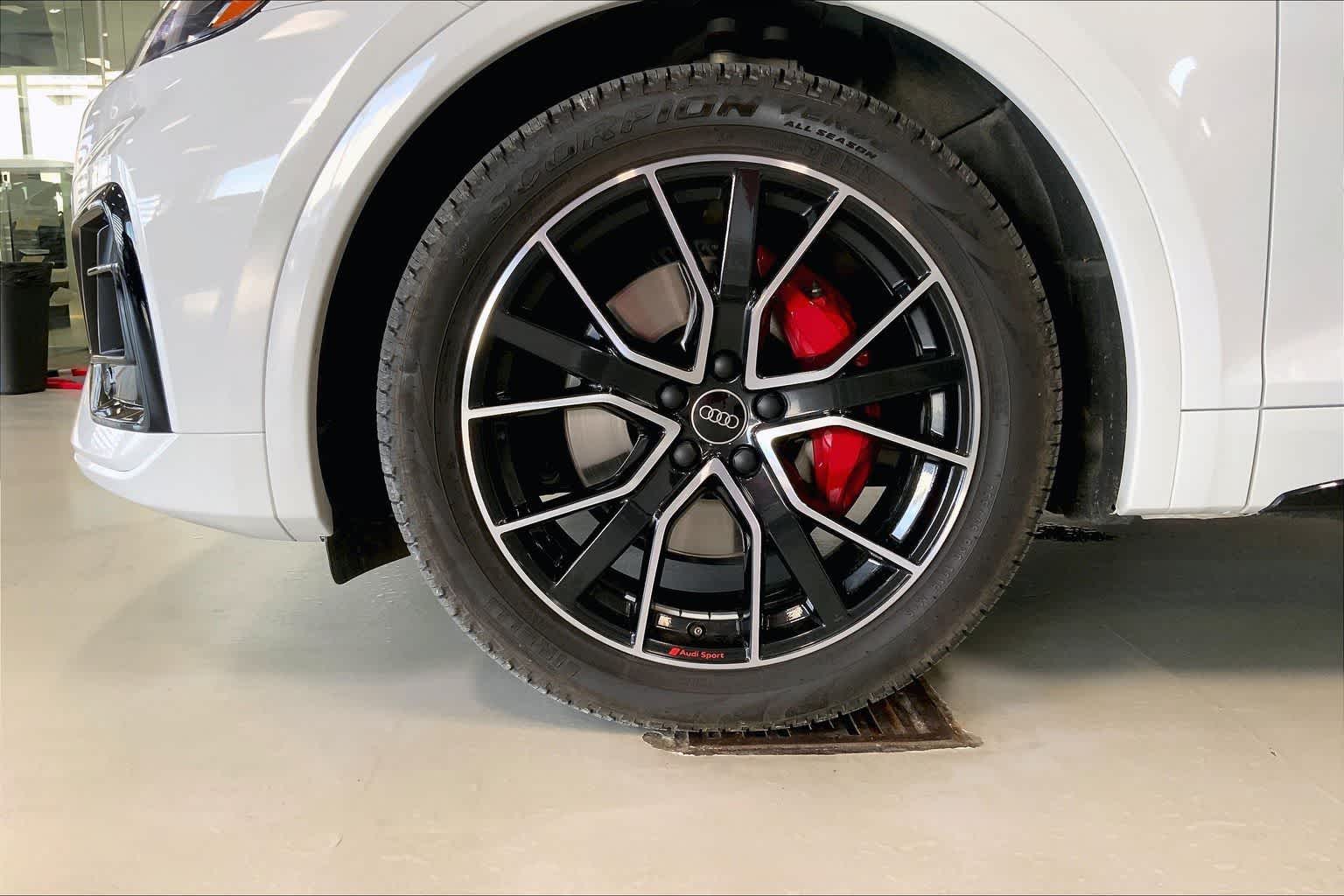 Thumbnail: 2025 Audi SQ5 - 8